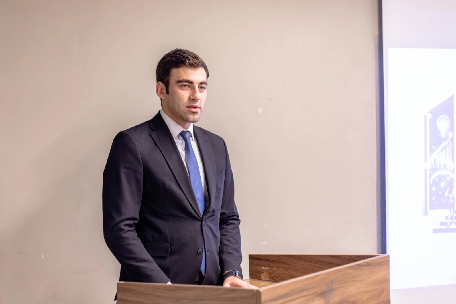 “Gənclər təşkilatları və gənclər üçün inkişaf, innovasiya və sosial təşəbbüslər üzrə qrant müsabiqəsi”nin qalibləri ilə görüş keçirilib - FOTO
