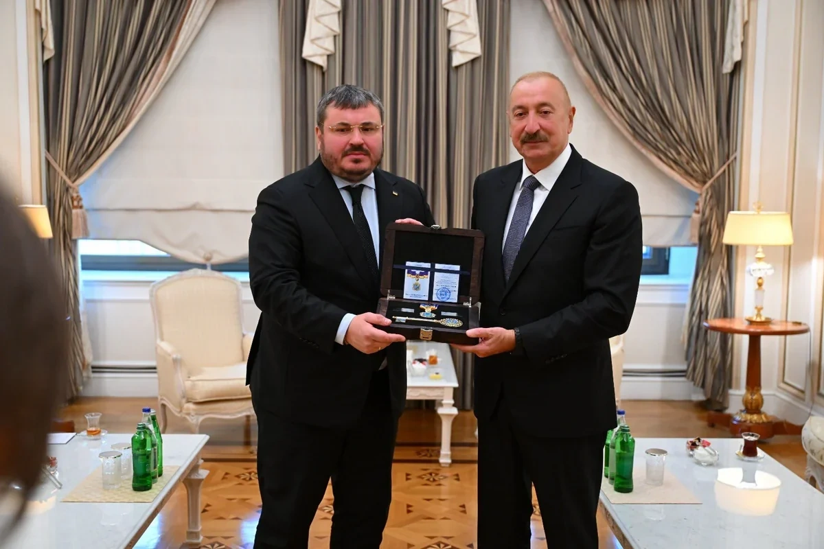 İlham Əliyevə "İrpen şəhərinin fəxri vətəndaşı" vəsiqəsi təqdim edildi - FOTO
