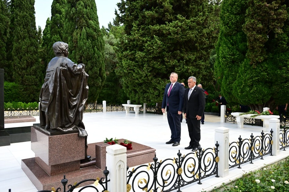 Həştərxan vilayətinin vitse-qubernatoru Fəxri xiyabanı ziyarət etdi - FOTOLAR