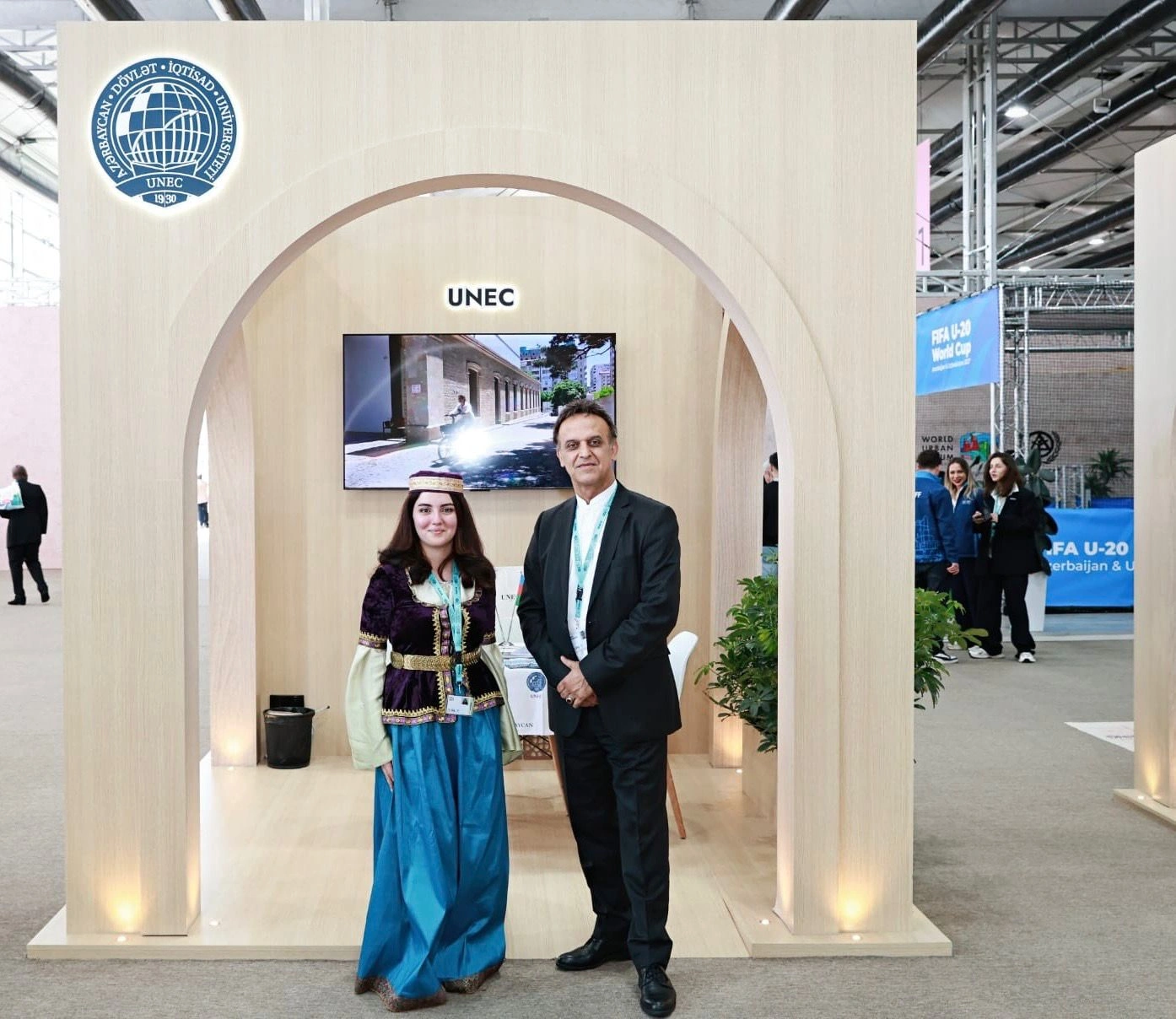 Azərbaycan universitetləri WUF13-də innovativ layihələrini nümayiş etdirirlər - FOTO