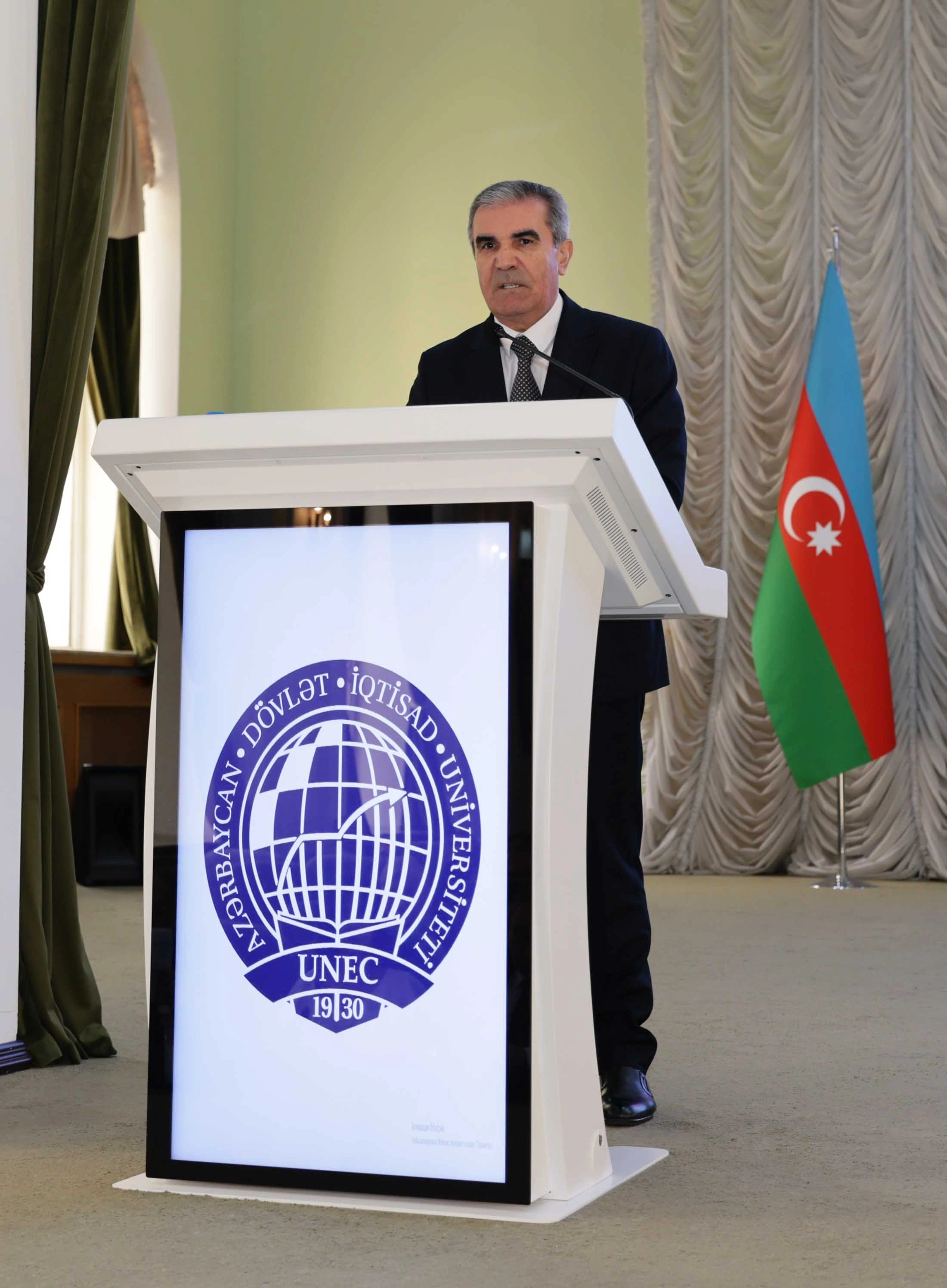 UNEC-də “Heydər Əliyev irsi: Elm, təhsil və milli tərəqqi” adlı elmi-praktiki konfrans keçirilib - FOTO