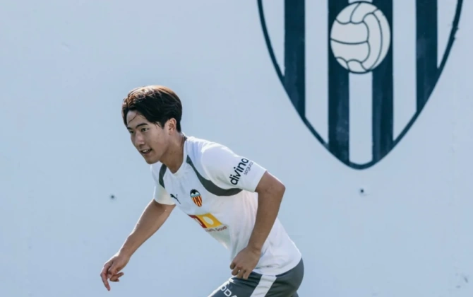"Valensiya" yaponiyalı futbolçu Ryunosuke Sato ilə müqavilə imzalayıb