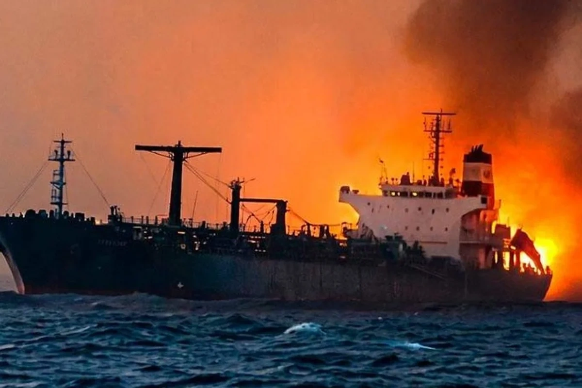 "Fars": Hörmüzdə neft tankerində partlayış baş verib