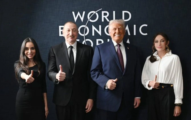 Prezident ailəsinin Trampla fotoları