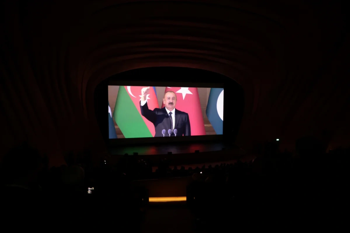 "44" bədii filminin premyerası baş tutub: Arzu Əliyeva və Alyona Əliyeva təqdimatda iştirak ediblər