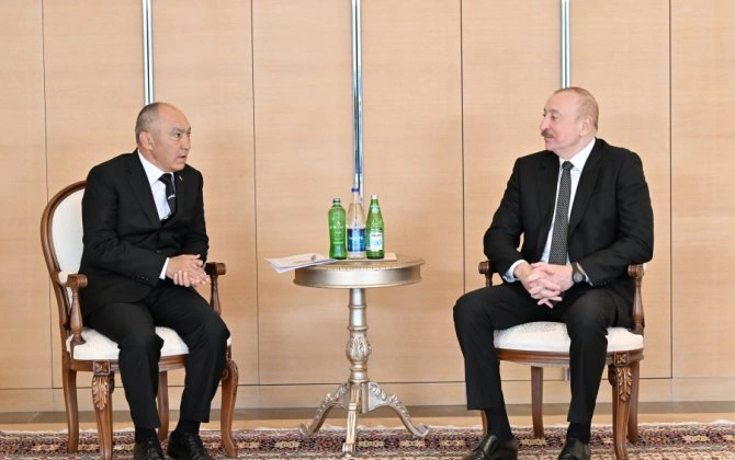 İlham Əliyev Türkmənistanın Arkadağ şəhərinin Tikinti üzrə Dövlət Komitəsinin sədrini qəbul edib - FOTO