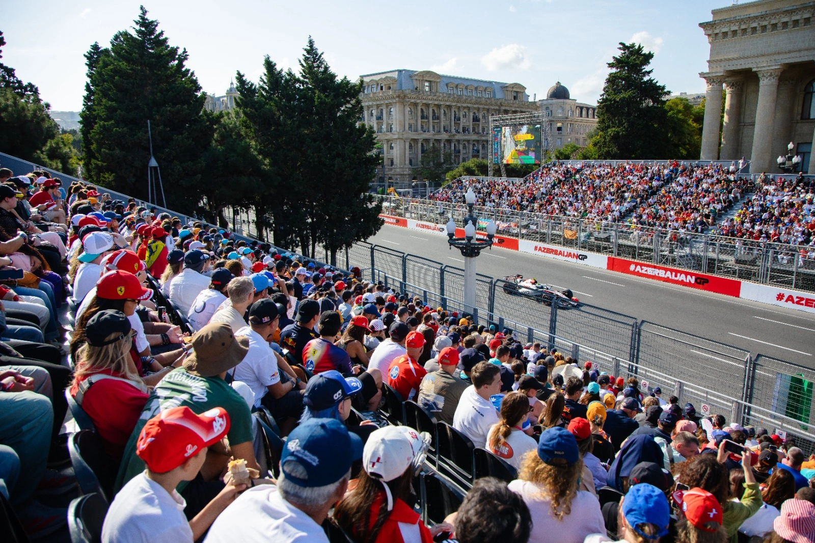 Formula 1 üzrə Azərbaycan Qran-prisini 17 mindən çox xarici azarkeş izləyib - FOTO