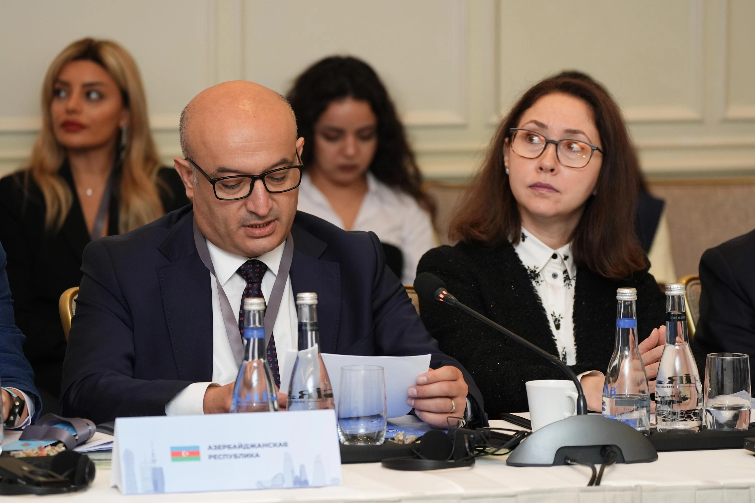 “Aktiv və sağlam uzunömürlülük: dövlət siyasəti və sosial innovasiyalar” mövzusunda dəyirmi masa keçirildi - FOTO