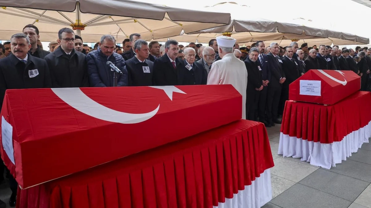 Qətərdə helikopter qəzasında həlak olan Türkiyə vətəndaşları dəfn edildilər - FOTO - VİDEO