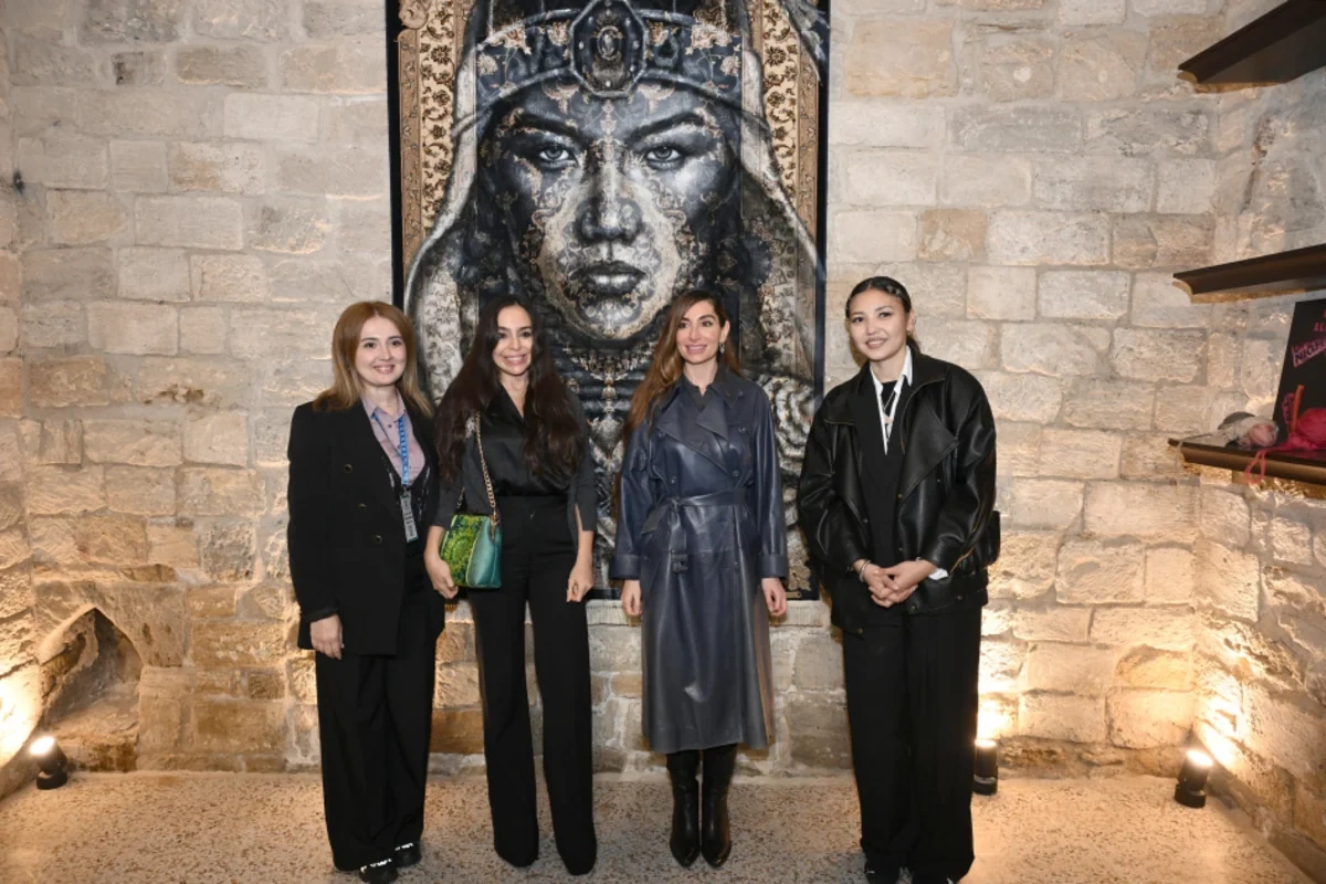 Leyla Əliyeva və Arzu Əliyeva Beynəlxalq Xalça Festivalını ziyarət ediblər - FOTO
