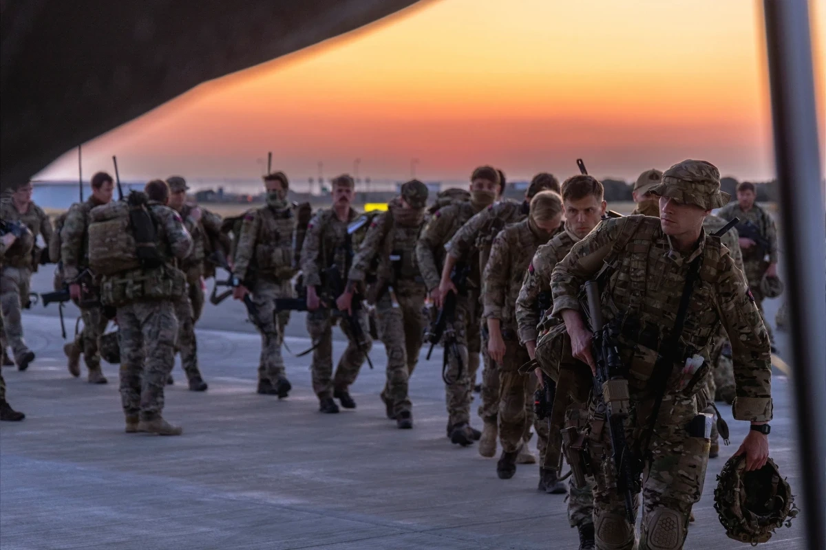 Britaniya Qətərdəki aviabazadan hərbçilərinin bir hissəsini təxliyə edir