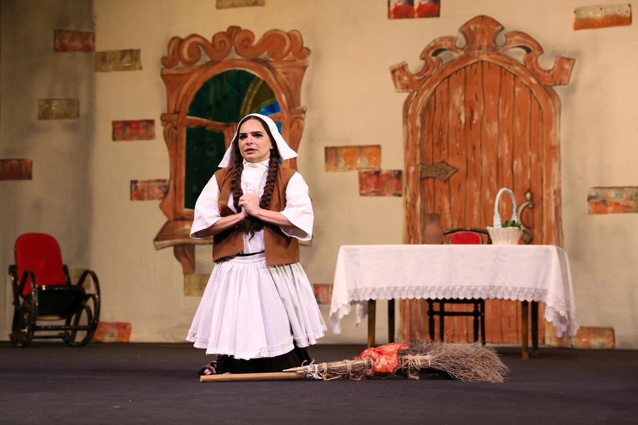 Gənc Tamaşaçılar Teatrında “Büllur başmaq” tamaşasının premyerası baş tutub - FOTO
