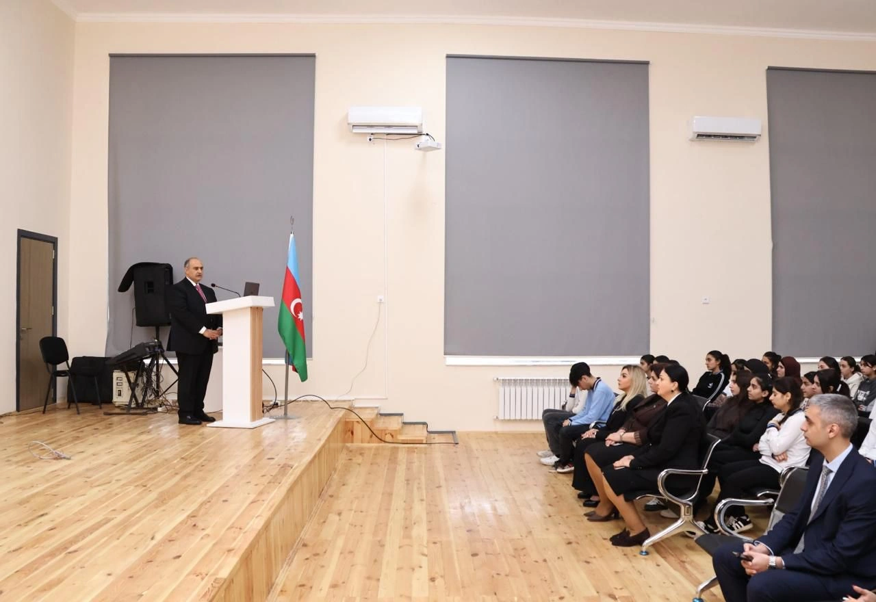 BSU-nun rektoru Astara rayonunda məktəblilərlə görüş keçirib - FOTOLAR