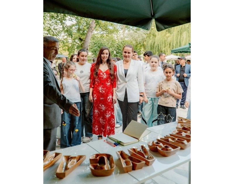 Leyla Əliyeva Qəbələdə fərdi sərginin açılışında və ağacəkmə aksiyasında iştirak edib - FOTO