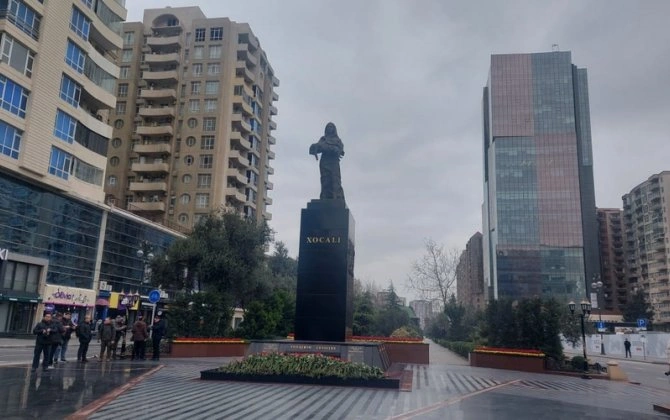 Xalq "Ana harayı" abidəsini ziyarət edir