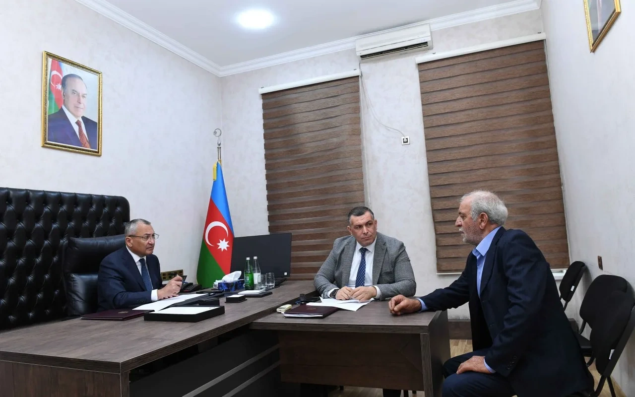 Rövşən Rzayev vətəndaşların növbəti qəbulunu keçirib - FOTOLAR