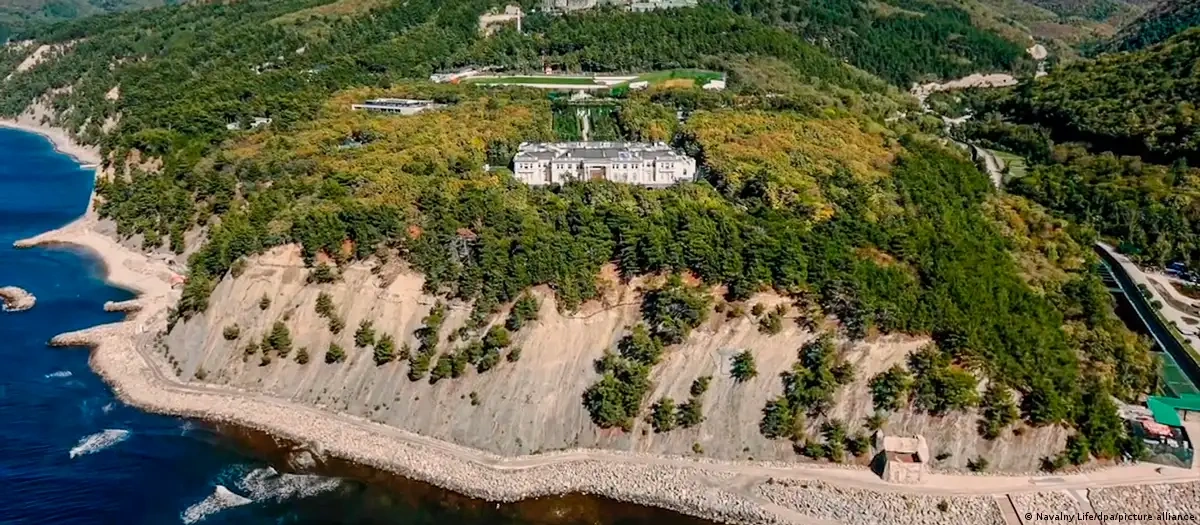 "Putin sarayı"ndan qalan 6,5 milyard rubl Kabayeva fondlarına necə keçib?" - "Новая газета Европа"
