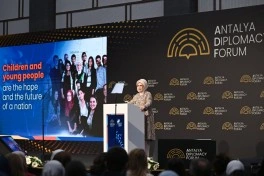 Mehriban Əliyeva Antalya Diplomatiya Forumu çərçivəsində paneldə iştirak edib - FOTO