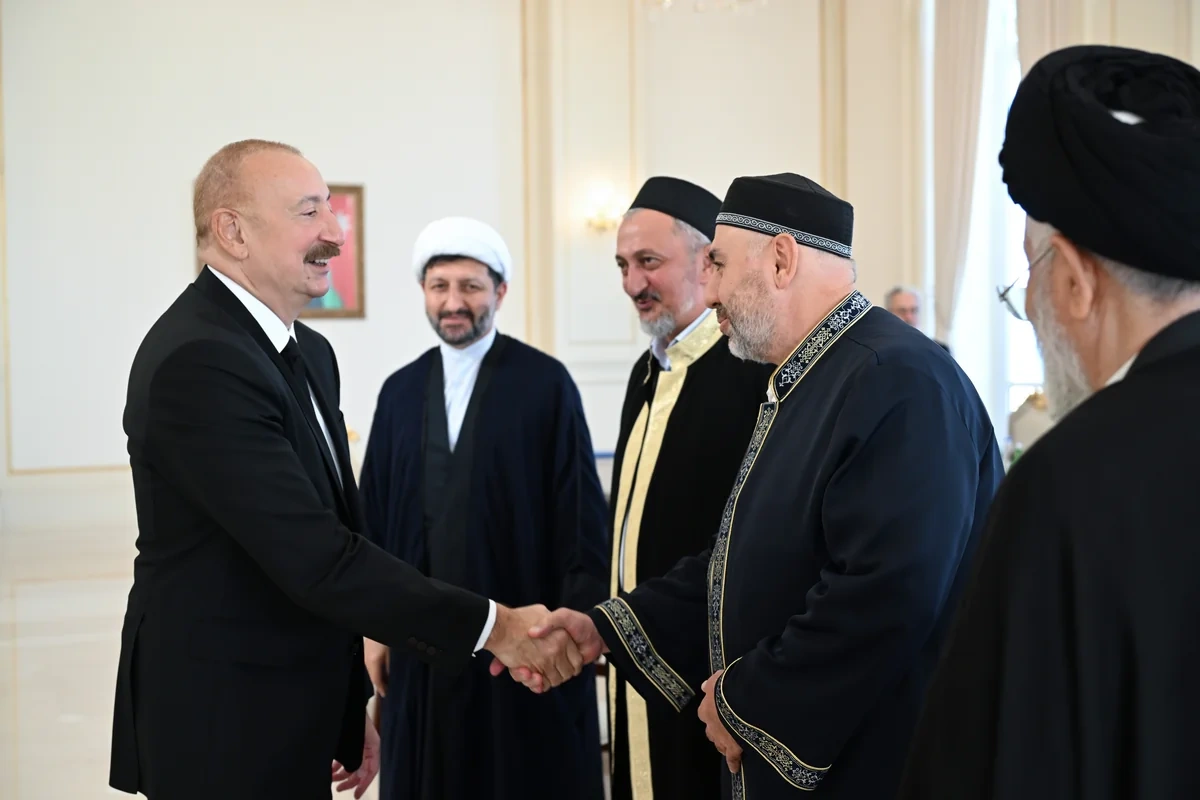 İlham Əliyev Bakıda keçirilən beynəlxalq konfransların iştirakçılarını qəbul etdi - FOTO