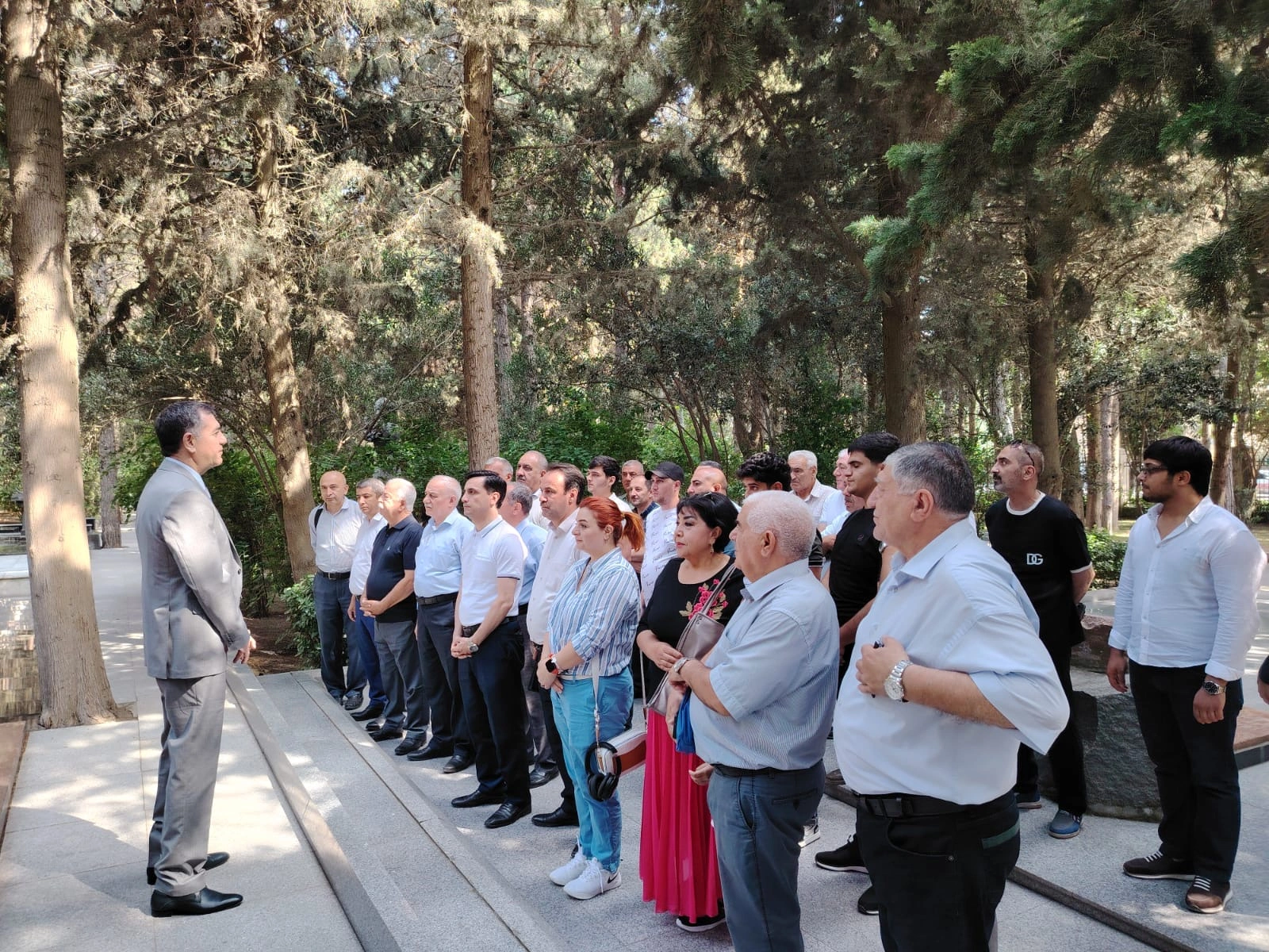 ƏHD Partiyası Əbülfəz Elçibəyin məzarını ziyarət edib - FOTO