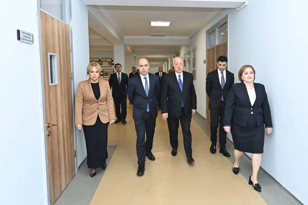 Elm və təhsil naziri Sumqayıtdakı 1 nömrəli tam orta məktəbdə - FOTOLAR