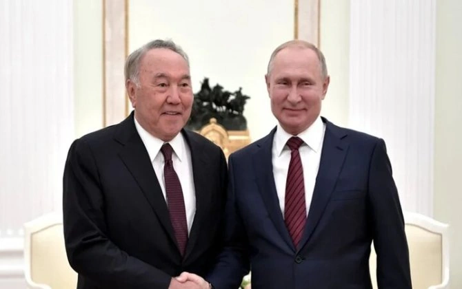 Putin Nursultan Nazarbayevlə görüşdü
