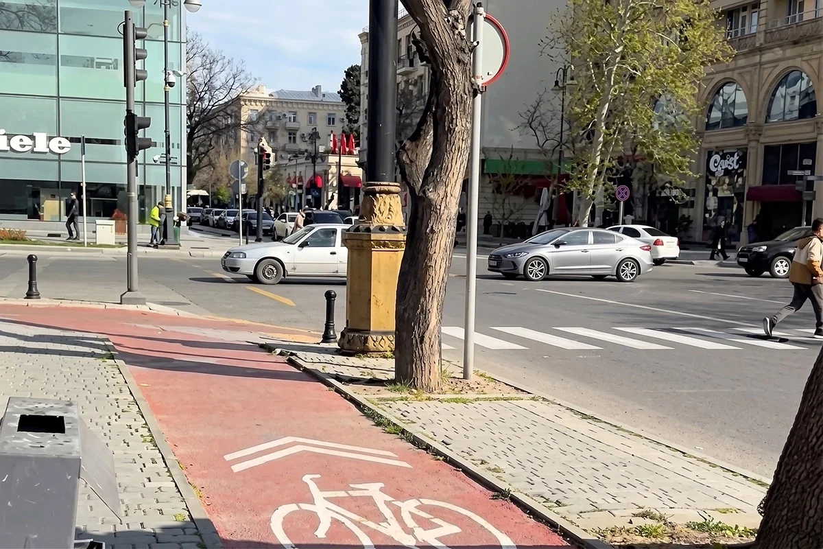 Hövsan avtobuslarından ŞİKAYƏT: "Dayanacaqda dayanmırlar"