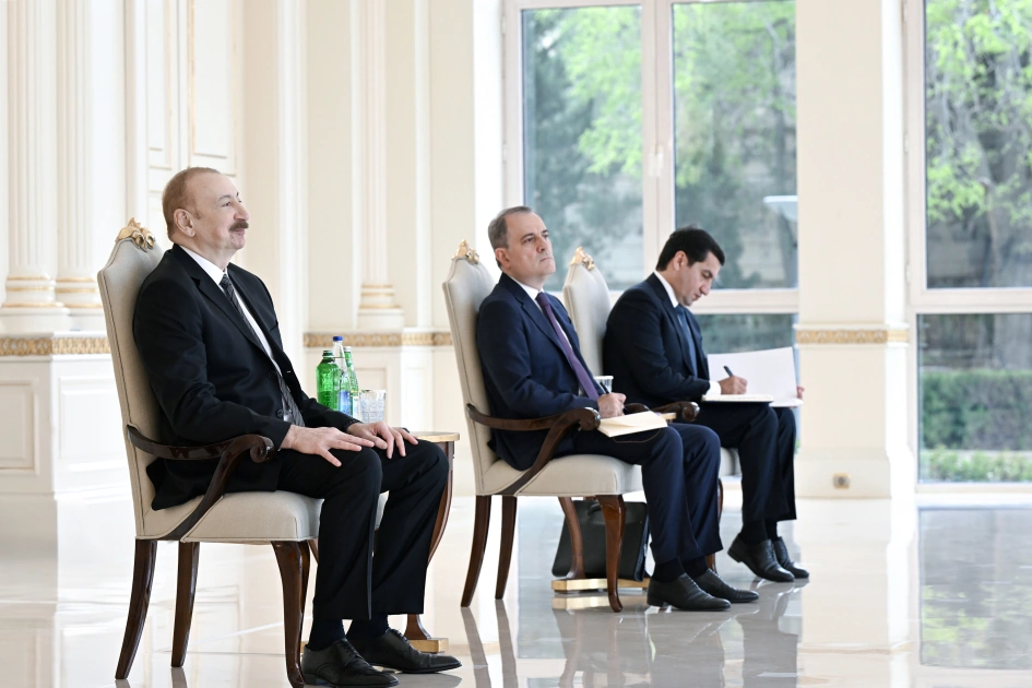 Prezident Somalinin Azərbaycanda yeni təyin olunmuş səfirini qəbul etdi - YENİLƏNİB + FOTO