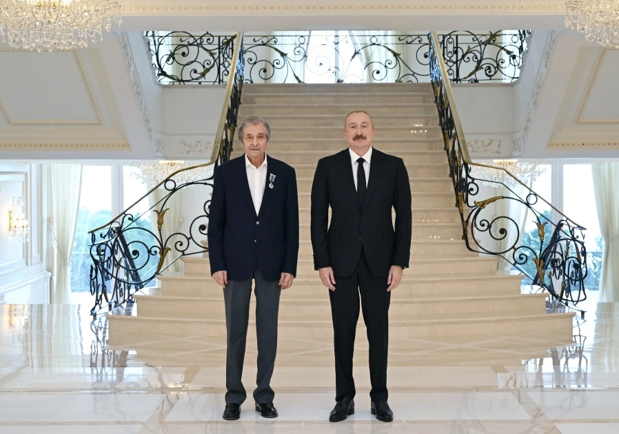 Prezident Fərhad Xəlilova “İstiqlal” ordenini təqdim etdi - FOTO - YENİLƏNİB