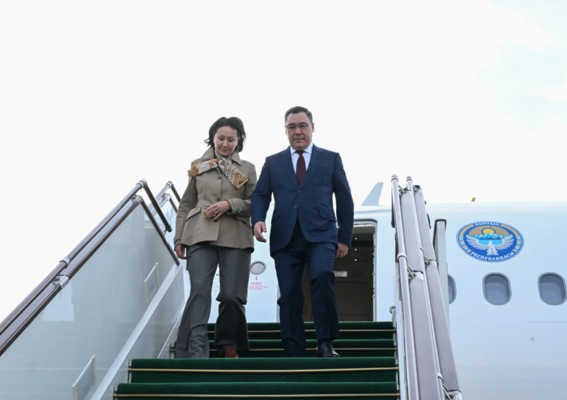 Qırğızıstan Prezidenti Azərbaycana səfərə gəlib - FOTO