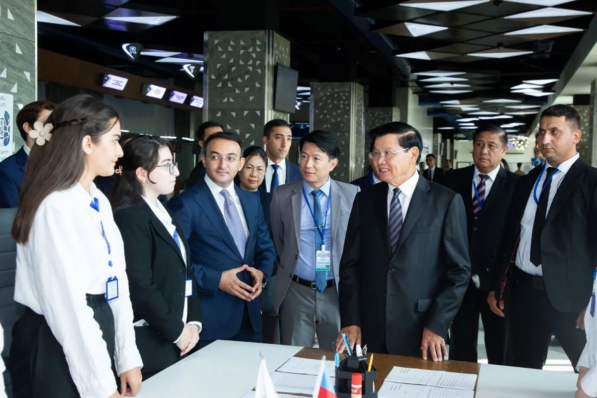 Laos Prezidenti “ASAN xidmət” mərkəzinin fəaliyyəti ilə tanış oldu - FOTOLAR