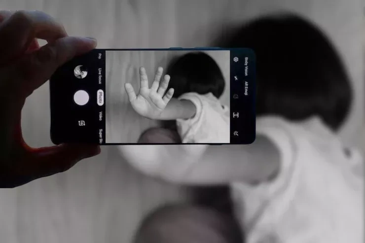 "Tiktok"da 11 yaşlı uşağın əxlaqsız görüntüləri yayıldı, anası saxlanıldı