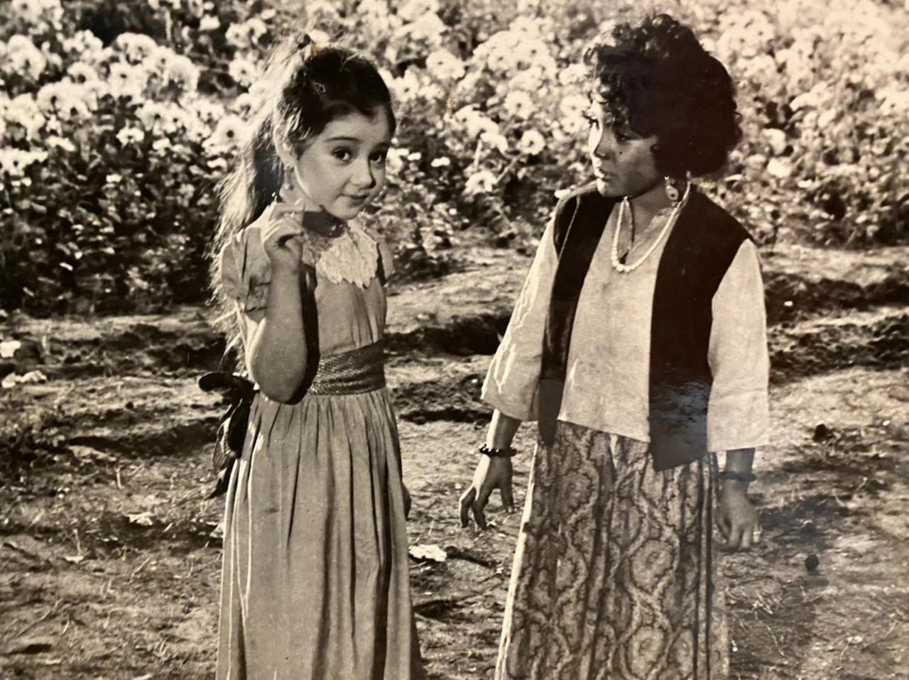 “Öz-özümə deyirdim ki, görəsən bu aparıcıları və müğənniləri küçədən yığıb efirə çıxarırlar?”