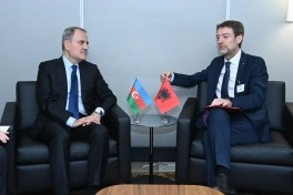 Ceyhun Bayramov Albaniyanın xarici işlər naziri ilə görüşüb - FOTO