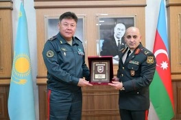 Qazaxıstan generalının rəhbərlik etdiyi nümayəndə heyəti Azərbaycana gəlib - FOTO
