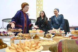 Leyla Əliyeva Türkmənistan milli mətbəxinə həsr olunan sərgidə iştirak edib - FOTO