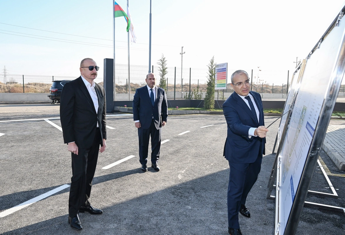 İlham Əliyev Ağdamda metal elektrik dirəklərinin istehsalı müəssisəsinin açılışında iştirak edib