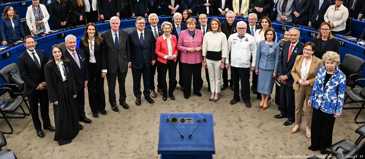 "Merkel, Zelenski və Sandu Avropa ordeni aldı" - "Deutsche Welle"