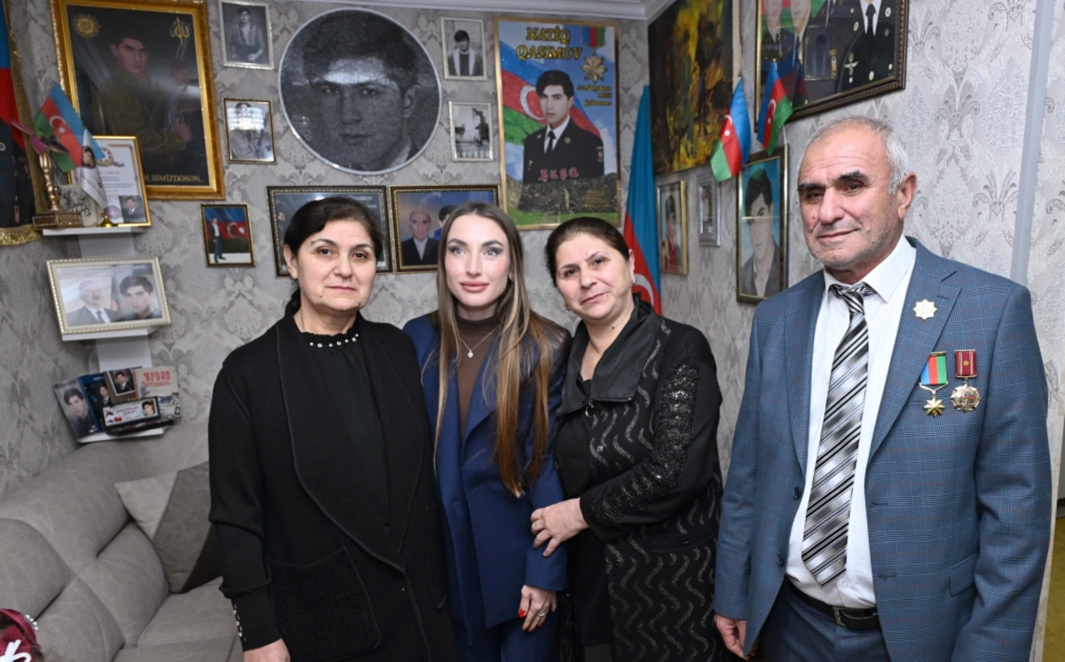 Leyla Əliyeva və Alyona Əliyeva Gəncə Memorial Kompleksini və Milli Qəhrəman Natiq Qasımovun ailəsini ziyarət ediblər - FOTO