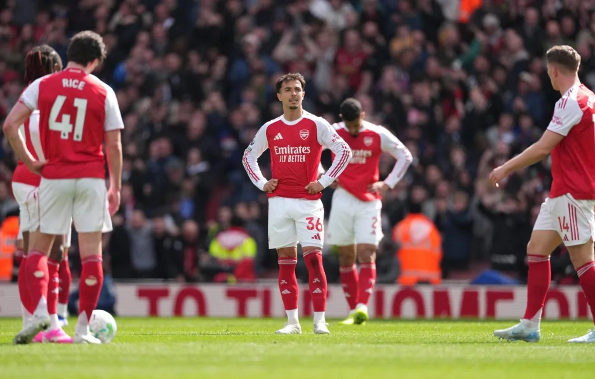 Lider "Arsenal" evdə "Bornmut"a uduzdu