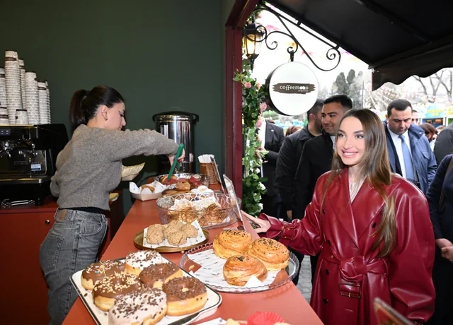 Alyona Əliyeva Novruz yarmarkasını ziyarət edib