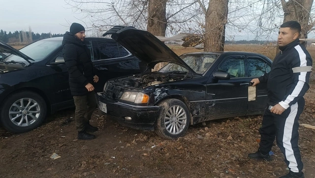 Tovuzda idarəetmədən çıxan VAZ yol kənarındakı dörd maşını əzdi - Xəsarət alan var