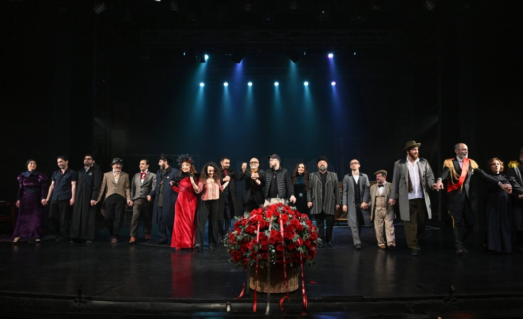 Leyla Əliyeva “Neft bumu hamıya gülümsəyir” tamaşasının nümayişində - FOTOLAR