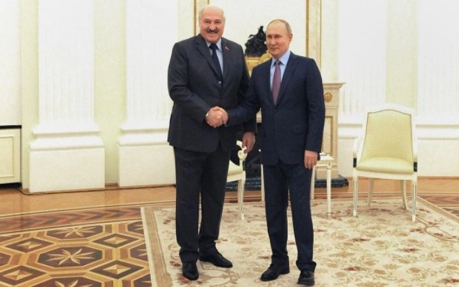 Putin Lukaşenko ilə görüşüb