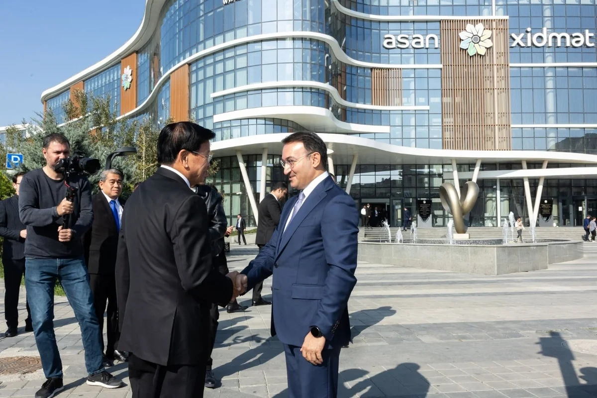 Laos Prezidenti “ASAN xidmət” mərkəzinin fəaliyyəti ilə tanış oldu - FOTOLAR