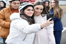 Leyla Əliyeva və Alena Əliyeva Gəncədə STEAM mərkəzində və 37 nömrəli tam orta məktəbdə olublar - FOTO