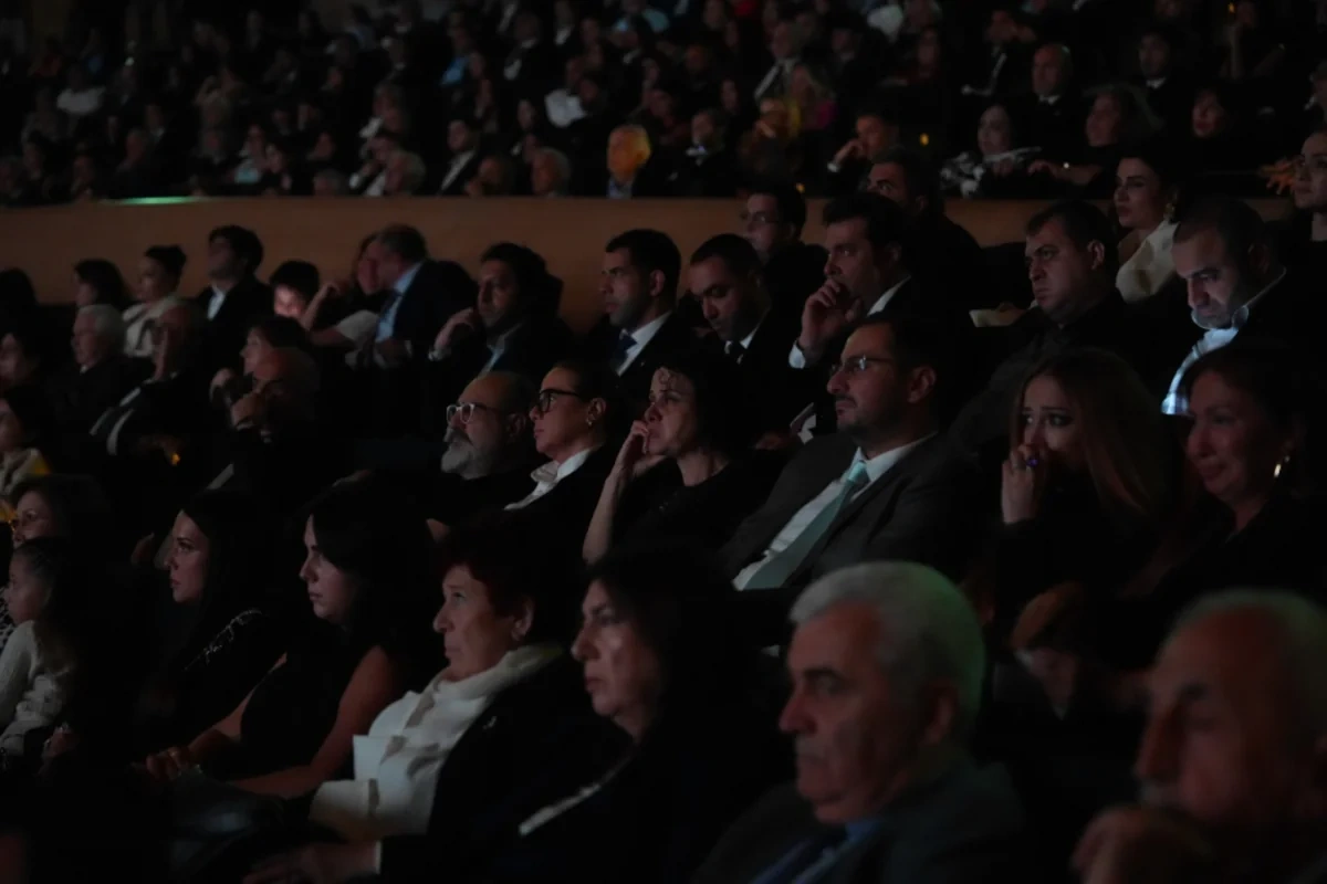 "44" bədii filminin premyerası baş tutub: Arzu Əliyeva və Alyona Əliyeva təqdimatda iştirak ediblər