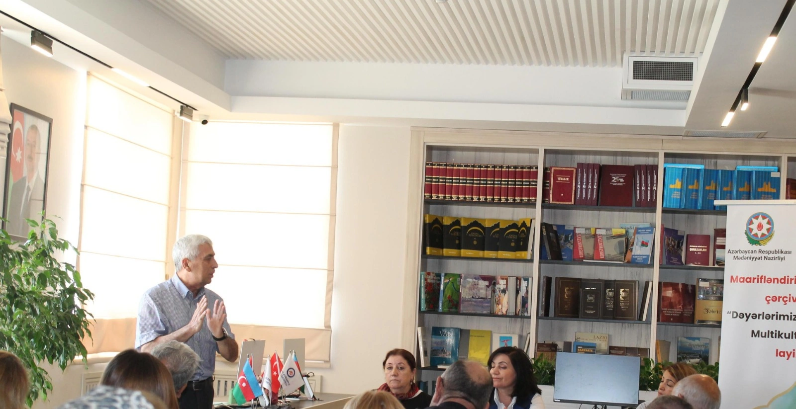 Bakı Avrasiya Universitetində Xatirə Fərəclinin kitabı təqdim olundu - FOTO