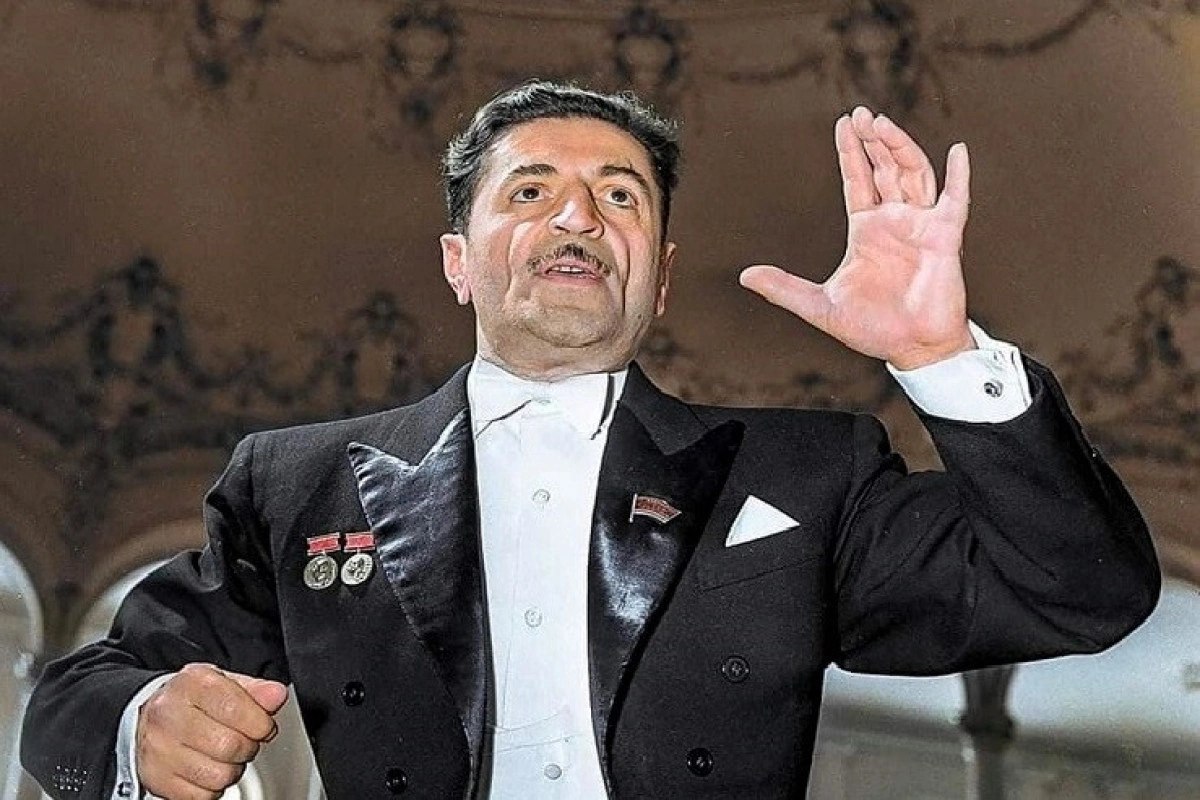 “Niyazi mənim üçün mənəvi ata olub, onun şəxsiyyəti və sənəti bu peşəyə gəlməyimdə böyük rol oynayıb” - Yalçın Adıgözəlov+ÖZƏL