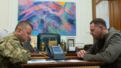 "Zalujnı ilə Zelenski arasında gizli qarşıdurma: ilk açıq etiraf" - BBC